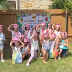 Haylie Duff Instagram - So proud of these adorable kinder gals! What a special @girlscouts troop! 🍪🩷✨ Kinder year is done!