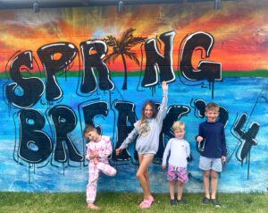 Haylie Duff Instagram - Soaking up the last bit of spring break! ☀️ Sleeping in, tennis, boat days … and these great kiddos 🩷 @kelti_lately