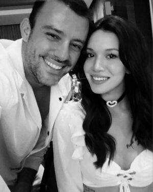 Hazal Subaşı Instagram - izlemegünündeenn🥂🥂
