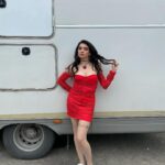 Hazar Ergüçlü Instagram - Bu akşam bizim ortam💃🏿❤️‍🔥 @incitaneleribkm