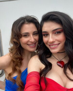 Hazar Ergüçlü Instagram - Bu akşam bizim ortam💃🏿❤️‍🔥 @incitaneleribkm