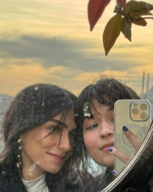 Hazar Ergüçlü Instagram - Backstage @istanbullifedergisi 🌷