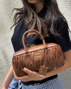 Hazar Ergüçlü Instagram - 👛 @miumiu  #miumiu #miuarcadie