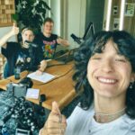 Hazel Brugger Instagram - Wir hatten so viel Spaß letzte Woche mit @how2shirli 🍅 so eine spannende Künstlerin und Person! Von der werden wir noch viel hören! Podcastfolge ist heute draußen, Video kommt in den nächsten Wochen!