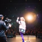 Hazel Brugger Instagram - Hazel 🫶🏾 das war ein Fest! Ab 14. Januar könnt Ihr Hazel‘s Programm „Kennen Sie diese Frau“ auf @3sat oder Hazel‘s und @spitzer_thomas gemeinsamen Youtube Kanal anschauen! Bis dahin: ein bisschen Backstage mit @hazelsgonnahaze 🤍 • #hazelbrugger #behindthescenes #leicacamerade #leicam