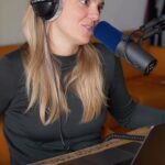 Hazel Brugger Instagram - Booooooah, wieso muss man immer erst Teil einer marginalisierten Gruppe sein (Anm. d. Red. „lesbischen Frauen“), um endlich mal ein paar gute Jokes über sie zu hören? @re_car_duh und @hazelsgonnahaze denken kurz über eine Veränderung des Status Quo nach. Die ganze Folge gibt‘s überall dort, wo ihr Podcasts hören könnt. Bewertet uns gerne auf Spotify und Co! ⭐️ PS: die Folge, in der @re_car_duh bei Hazel & Thomas ist, erscheint bald. Stay tuned!