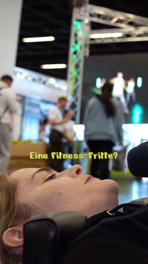 Hazel Brugger Instagram - Seid ihr Couch-Potatos oder Fitness-Fritten? 🥔 #fibo2024