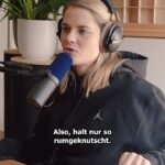 Hazel Brugger Instagram - Joa? 🌈🤨 #hazelthomashörerlebnis @busenfreundin_podcast @re_car_duh