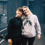 Hazel Brugger Instagram - Hazel 🫶🏾 das war ein Fest! Ab 14. Januar könnt Ihr Hazel‘s Programm „Kennen Sie diese Frau“ auf @3sat oder Hazel‘s und @spitzer_thomas gemeinsamen Youtube Kanal anschauen! Bis dahin: ein bisschen Backstage mit @hazelsgonnahaze 🤍 • #hazelbrugger #behindthescenes #leicacamerade #leicam
