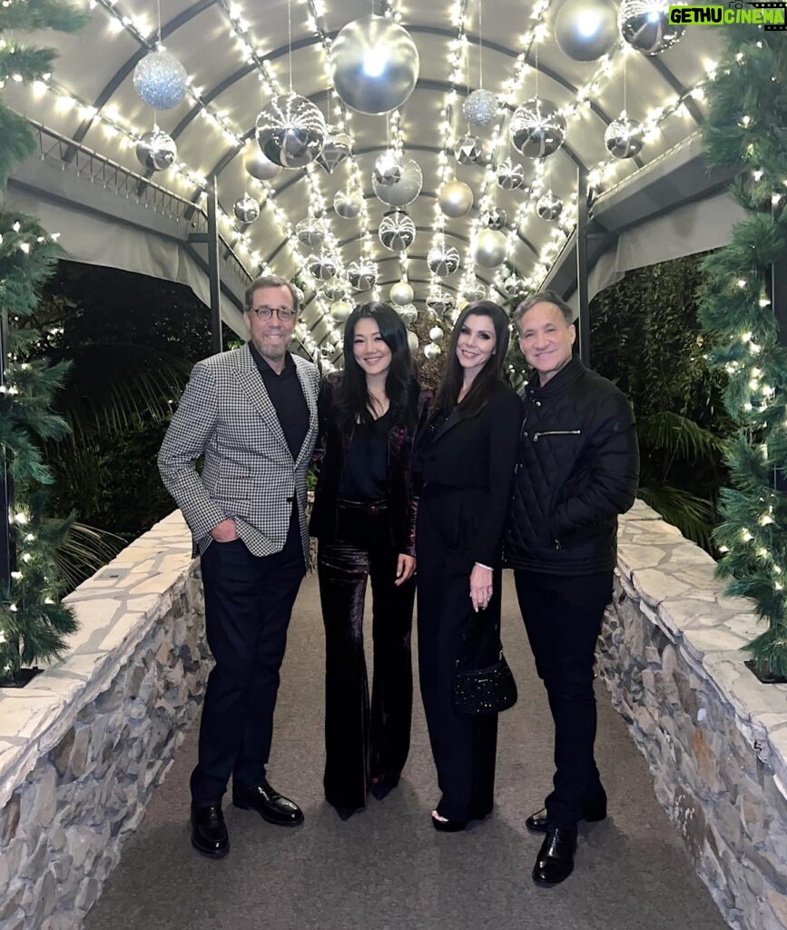Heather Dubrow Instagram - TIS’ THE SEASON for caviar bumps and bumping into my fabulous friends !!! 💃🏻❤ !! Thank you @kathyhilton for including me in the festivities!!!! SWIPE to see me lose my “caviar bump” virginity 😂 ( so glad it’s legal!!!) and more fun pics from the party and dinner with the husbands after !!!! Can you tell I love the holidays???