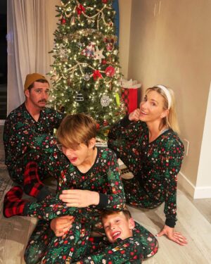 Heather Morris Instagram - A matching family jammies set: a childhood dream come true @littlesleepies @goodcarmastudio