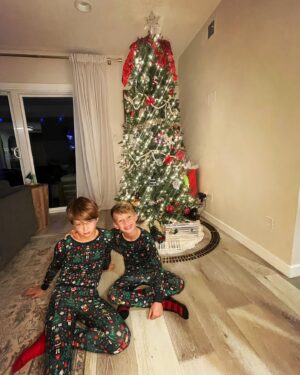 Heather Morris Instagram - A matching family jammies set: a childhood dream come true @littlesleepies @goodcarmastudio