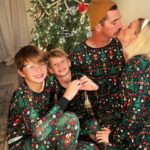 Heather Morris Instagram - A matching family jammies set: a childhood dream come true @littlesleepies @goodcarmastudio