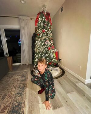Heather Morris Instagram - A matching family jammies set: a childhood dream come true @littlesleepies @goodcarmastudio