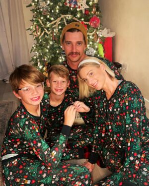 Heather Morris Instagram - A matching family jammies set: a childhood dream come true @littlesleepies @goodcarmastudio
