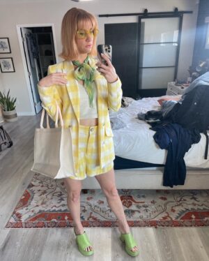 Heather Morris Instagram - WGAF that it’s winter
Vibe was pastels 
Had to strut like a winner
Uterus felt like hells 

Yet I’m HAPPY because life is short and what is my job? 
Oh yah, professional dress up snob
#poembyme #lifeisbeautiful #idunno