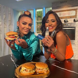 Heba ElSisi Instagram - انا وبسمه وريچينكس و السندويتش 🤣🤣🤣
#hebaelsisy #بنشتري_راجل