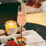 Hebe Tien Fu-chen Instagram - 🍓我的莓好時光🍓 手握著我可愛的草莓香檳杯，喝著微醉氣泡帶出淡淡的草莓香氣，和心愛的家人朋友團聚，一起喝了搖曳，是我的莓好時光。 #微醉ほろよい #草莓奢華氣泡 #輕奢草莓香檳杯 #微醉莓好時光 @horoyoi_tw