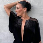 Heidi D'Amelio Instagram - When sleek & chic is also comfy🖤 glam by me