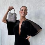 Heidi D'Amelio Instagram - When sleek & chic is also comfy🖤 glam by me