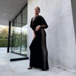 Heidi D'Amelio Instagram - When sleek & chic is also comfy🖤 glam by me