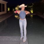 Heidi D'Amelio Instagram - Just a southern girl in her element 🐎🤠👢 — good music, good company, and watching my Dixie Jane do what she loves! 🤩 #proudmom #stagecoach #dameliofootwear