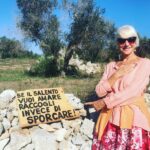 Helen Mirren Instagram - a big thank you grazie mille to whoever wrote this sign, and placed it in the exact spot my sister took the pic of me and the trash we had collected. This slogan is brilliant. Politicians take note and use it! let’s make Salento as beautiful as she can be. Especially now she is suffering with the terrible xylella