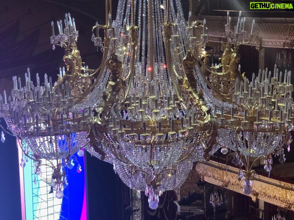 Helen Mirren Instagram - ok, test where is this amazing chandelier? answer posted tomorrow