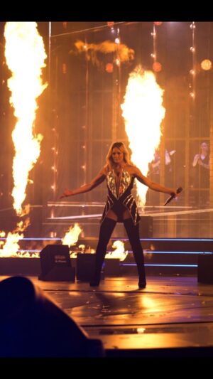 Helene Fischer Instagram - Was für ein Tourauftakt!!! Wahnsinn!!! 
Danke Hamburg💋