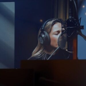 Helene Fischer Instagram - Feiert mit Shirin David @shirindavid und mir die Nächte durch🙌🏼 
Hier kommt ein Mitternachts-Special für euch🎉
ATEMLOS In einer brandneuen Version! 
Happy 10th🍾
