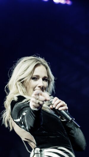 Helene Fischer Instagram - Schon eine Woche her… und ich vermisse ALLES daran! 
Ich verarbeite immer noch diesen Rausch an Gefühlen und werde auch noch meine Zeit brauchen um zu realisieren und zu verstehen, was wir in diesem Jahr durch EUCH erleben durften🥹
Eure Warmherzigkeit, Wertschätzung und Liebe ist immer noch zu spüren…
DANKE für diese unglaubliche Reise!
