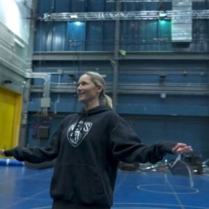 Helene Fischer Instagram - Hey, ihr Lieben,
erst einmal einen wunderschönen 1. Dezember - mein absoluter Lieblingsmonat beginnt.

Bevor ich aber die Vorweihnachtszeit so richtig genießen kann, wartet noch ein bisschen Arbeit auf mich. Ich bin zurzeit in Montreal und bereite mich auf meine Tour im nächsten Jahr vor. Also, nicht wundern, ich werde hier in den nächsten Tagen richtig aktiv:)) - Seid gespannt!

Eure Helene

@cirquedusoleil @livenation #live2023 #livenation #cirquedusoleil #helenefischer