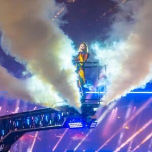 Helene Fischer Instagram - 🍾🥳 🎊 🎆 Wie doch die Zeit vergeht: 2023 wird die Hit-Single „Atemlos durch die Nacht“ ihr zehnjähriges Jubiläum feiern! Ihr könnt euch zu diesem Anlass schon auf ganz besondere Aktionen im kommenden Jahr freuen! Zur Einstimmung darauf wünschen wir viel Spaß mit dem Live-Video vom diesjährigen RAUSCH (LIVE) Konzert auf dem Helene Fischer YouTube Kanal. Wer übrigens noch nach guter Musik für die Sylvester Party sucht: Hier gibt es - jetzt neu - die digitale HELENE FISCHER EP „PARTY HITS - Wie im Rausch“:  umg.lnk.to/PartyHits. Kommt gut rüber ins neue Jahr – feiert schön, euer Team Helene.