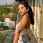 Helly Shah Instagram - This is every introvert in front of people worth extroverting with 😂
