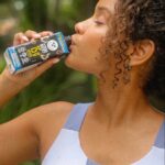 Heslaine Vieira Instagram - Minha paixão pelo café ganhou um novo nível com os Cappuccinos Prontos Power Whey da @3coracoes. 💪🏼✨ Com 15g de proteína, zero lactose, zero adição de açúcares e sabores deliciosos, é a energia que precisamos para ir além! 💥 Quem mais aí está pronto para um combo de sabor e energia? @mercafe #publi