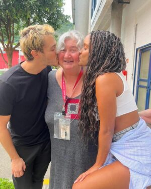 Heslaine Vieira Instagram - Aniversário de um amigo que fiz pra vida 
Ele é tão especial que até minha avó fala dele 
Sabe que essa pessoa foi até Ipatinga em Minas Gerais pra conhecer ela?! Dona Maria conta pra todo mundo 
Eu sou muito feliz de ter te encontrado nesse mundo gigante
Seu coração é ouro e eu tenho sorte💜

Na última foto a fada madrinha dessa amizade que nasceu no dia do teste. @fridarichterr