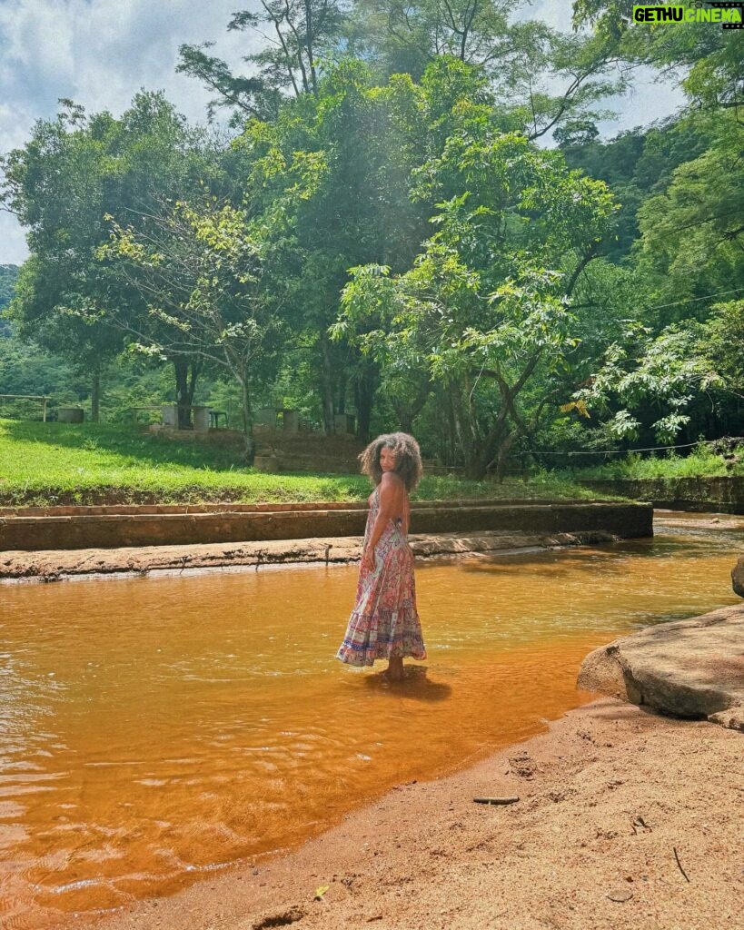 Heslaine Vieira Instagram - No último domingo de verão um dump da minha estação preferida 🌻☀️