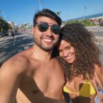 Heslaine Vieira Instagram - No seu aniversário eu agradeço a Deus pela oportunidade de conviver com você todos os dias A vida tem mais cor, mais acolhimento, mais risadas, mais leveza. Eu te desejo saúde, sabedoria e boas pessoas do seu lado. Que seu novo ano seja generoso meu amor! Você é amigo como poucos, um marido noivo como poucos, tem caráter como poucos, é um cúmplice como poucos e eu dei a tremenda sorte de estar caminhando pela vida do seu lado Estaremos juntos e felizes até quando Deus permitir E que seja até os cabelos brancos tomarem conta de nós Eu quero mais anos celebrando sua vida e vibrando com suas conquistas Amo você 🤍