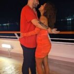 Heslaine Vieira Instagram - No seu aniversário eu agradeço a Deus pela oportunidade de conviver com você todos os dias A vida tem mais cor, mais acolhimento, mais risadas, mais leveza. Eu te desejo saúde, sabedoria e boas pessoas do seu lado. Que seu novo ano seja generoso meu amor! Você é amigo como poucos, um marido noivo como poucos, tem caráter como poucos, é um cúmplice como poucos e eu dei a tremenda sorte de estar caminhando pela vida do seu lado Estaremos juntos e felizes até quando Deus permitir E que seja até os cabelos brancos tomarem conta de nós Eu quero mais anos celebrando sua vida e vibrando com suas conquistas Amo você 🤍