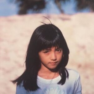 Hikari Mitsushima Instagram - *

写真家の篠山紀信さんが、人生においてどれだけ大きな存在だったかを痛感しています。本当にさびしい。
11歳の夏、沖縄アクターズスクールの写真集「少女たちのオキナワ」を撮影しにやって来た篠山さん。１対１で本物のカメラを向けられたのはあの時が初めてでした。
「笑うな、カメラを睨め」と言われたのも衝撃的だった。
その後もたびたび撮影をしていただき、「君を見つけたのは僕だよね」なんて笑って話してくれたのが嬉しかった。
弟の真之介が俳優の道を歩むと決めた時も最初の撮影は篠山さんにお願いしよう！と話し、BRUTUSの連載 '人間関係' のshootをしていただきました。
カメラを構えると巫女さんのようになる篠山さんには、何度かドキっとすることを言われたこともあります。
かけがえのない、こんなにも大きな存在に出会えたことがとても幸せです。感謝の涙が溢れて止まりません。

ありがとうございます。
まだまだ会いたかったです。

力強くてチャーミングな篠山さん
ブラボー !!!!