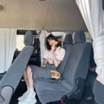 Hikaru Takahashi Instagram - . まだまだ暑いですが、みなさん体調はいかがですか？ 今日の投稿は、ハレラブ撮影中に差し入れでいただいたアイスを食べてる写真。 水分補給はもちろんですが、アイスだったりヒンヤリサッパリしたもの食べてリフレッシュするのも大事！🫢 みんなで暑さを乗り越えましょうね☀️ 本日深夜放送の テレビ朝日「ハレーションラブ」は 8/19（土）深夜0時〜 ※放送時間変更の可能性あり ぜひご覧ください！