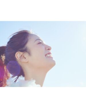 Hikaru Takahashi Instagram - .
今月の4月号をもって、Rayを卒業します。
17歳でモデルとして全く無知な私を育ててくれた大切な雑誌。
.
最後のインタビューの時、バックナンバーをたくさん持ってきてくださったんです。
読みながら思い出が止まらなくて、ずっとお話ししてました。
先輩モデルさんの覚えてる好きなページ、参考にしてたポージングや表情、好きなデザインのページが数えきれないほどあって、
改めて魅力的な雑誌だと思いましたし、専属モデルとして
活動できたことを誇りに思いました。
そして、それはモデル一人一人に寄り添い的確なアドバイスをくださり、モデルだけでなくカメラマンさんスタイリストさんヘアメイクさんとも意思疎通をはかり、より良いページを目指しつつ撮影自体は楽しんで挑める空気感をつくってくださる温かいRayの編集部のみなさんが居るからこそ成り立つもので、本当に尊敬しています。
ありがとうございました。

卒業ページではRayモデルになってからのこと、Rayに対しての愛をひたすら語ってます。（素敵なページを作っていただきました♡ぜひ読んでもらいたいです🥺）