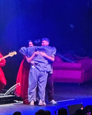 Hila Klein Instagram - Thank you for having us last night @olivertree the show was so much fun you’re so creative and inspiring! Always excited to see what you do next ❤️❤️❤️