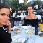 Hilal Altınbilek Instagram - Güzel bir akşam yemeği ve annesii ...❤️🍀🙏🏻