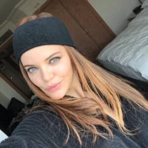 Hilal Altınbilek Instagram - Mutluuu,güzel haberli, sürpriz tesadüflü bol eğlenceli haftasonları🤩🙏🏻#fromadana❤️