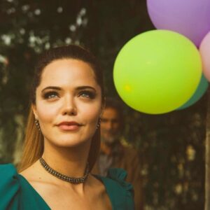 Hilal Altınbilek Instagram - Demek istedigim; biraz göklere bakip rahatlamak lazim...ve sonra!!!🍀🎈🎈