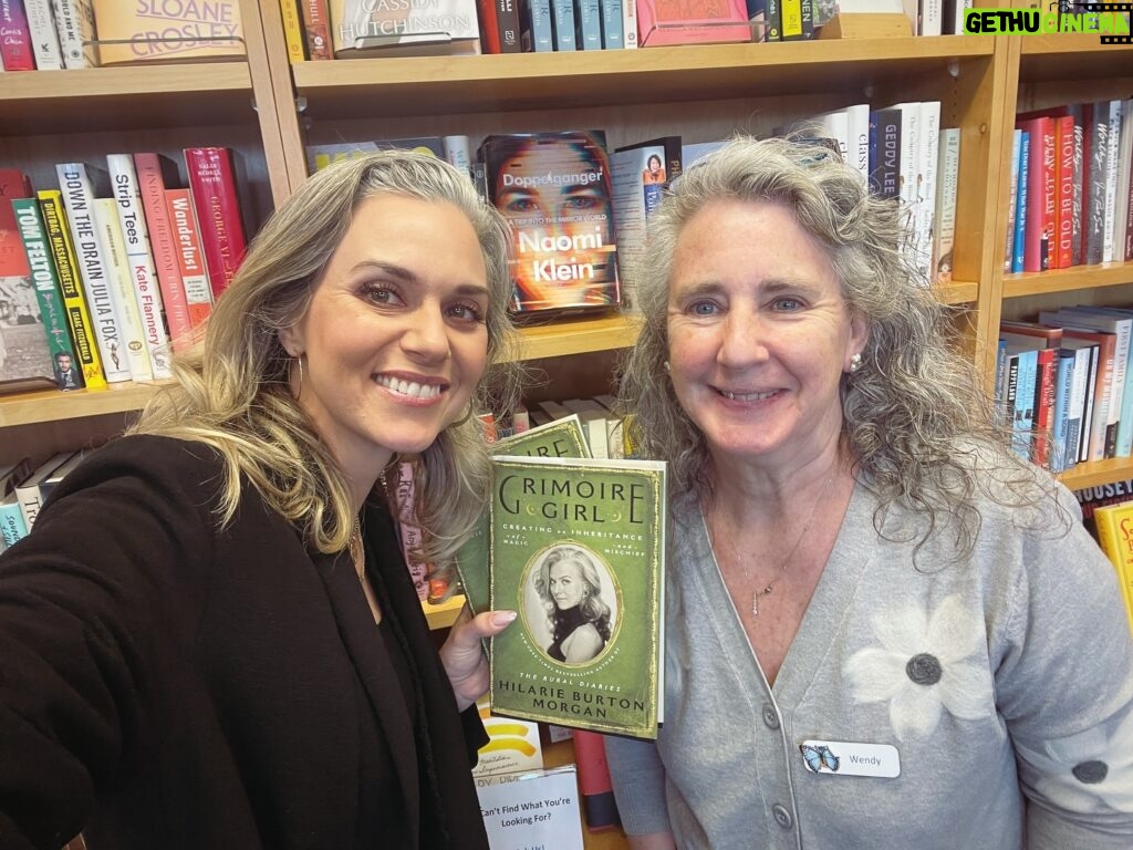 Hilarie Burton Instagram - Made my day seeing #GrimoireGirl out in the wild! Thank you @buttonwoodbooksandtoys for featuring my book in your displays! Appreciate Wendy letting me sign these copies. Xoxoxo