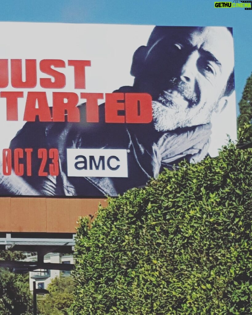 Hilarie Burton Instagram - We. Are. Negan. Tonight is the @tribeca premiere of @amcthewalkingdeadcity , and i just wanted to take a second to honor my husband, @jeffreydeanmorgan . I remember him pouring over the graphic novels and scripts when this opportunity first came along. Gus was so little. We all lay in bed while Daddy studied and prepped. And when that first episode of Negan aired……lord. We had no idea the change it would create in our lives. If you hated him? It’s because Jeffrey is amazing. If you loved him? It’s because Jeffrey is amazing. But what you didn’t see is a man who spent years flying home every single second he could so that in the midst of all of this work he didn’t miss soccer games or recitals or parties. You didn’t see the guy who forgoes sleep so that he can show up for his crew and show up for his family. Dead City is gonna be awesome. Because Jeffrey has more fun on camera than anyone else I know. And when he’s a bad guy??? I am INTO IT!!! Congrats to the radiant @laurencohan and the rest of the Dead City gang. Can’t wait to celebrate all of you.