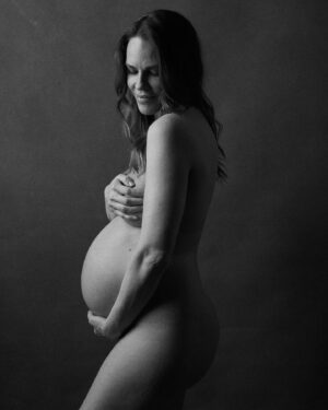Hilary Swank Instagram - Thank you @brianbowensmith for capturing one of my favorite moments in time, being pregnant (next to having my babies earth-side and meeting and marrying my husband 💝) I was 27 1/2 weeks here.🤰🏽🥰

Your extraordinary talent and steadfast friendship are supreme 💞