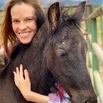 Hilary Swank Instagram - Hey guys 😊 I’m so happy to introduce to you all, the newest member of our pack. Meet, King 🐎 #HorsesOfInstagram
